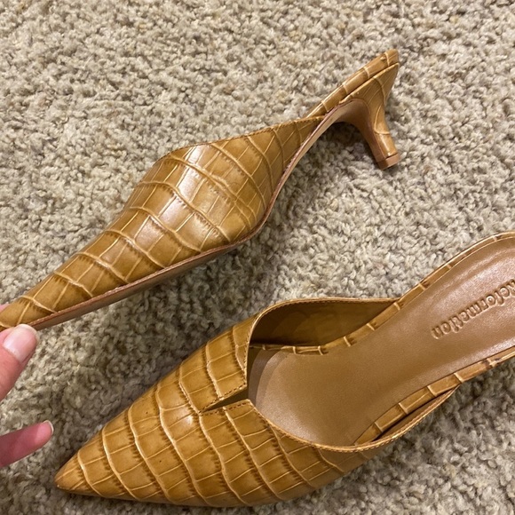 Reformation Women’s Wilda Crocodile Leather Mules Tan Size 7.5 Slip On Heels - Picture 8 of 8